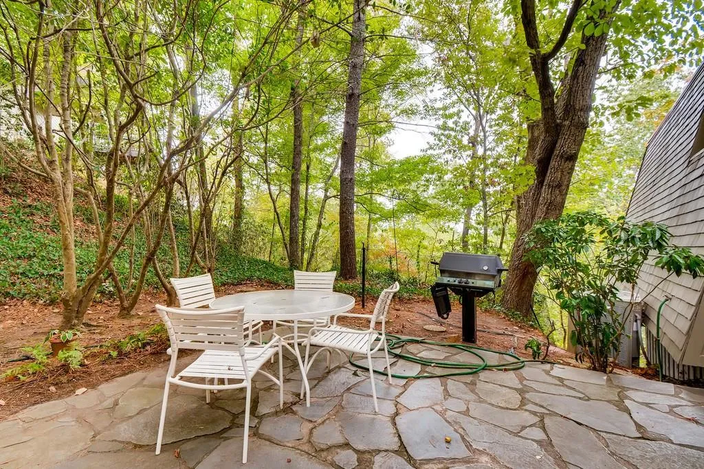 155 River North Drive, Sandy Springs, Georgia 30328, 4 Bedrooms Bedrooms, ,3 BathroomsBathrooms,Residential,Sold,155 River North Drive,6630800