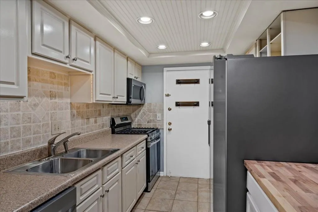 6851 Roswell Road Unit F20, Sandy Springs, Georgia 30328, 3 Bedrooms Bedrooms, ,2 BathroomsBathrooms,Residential,Sold,6851 Roswell Road Unit F20,7269721