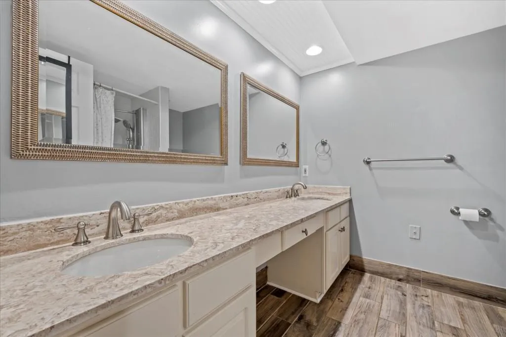 6851 Roswell Road Unit F20, Sandy Springs, Georgia 30328, 3 Bedrooms Bedrooms, ,2 BathroomsBathrooms,Residential,Sold,6851 Roswell Road Unit F20,7269721