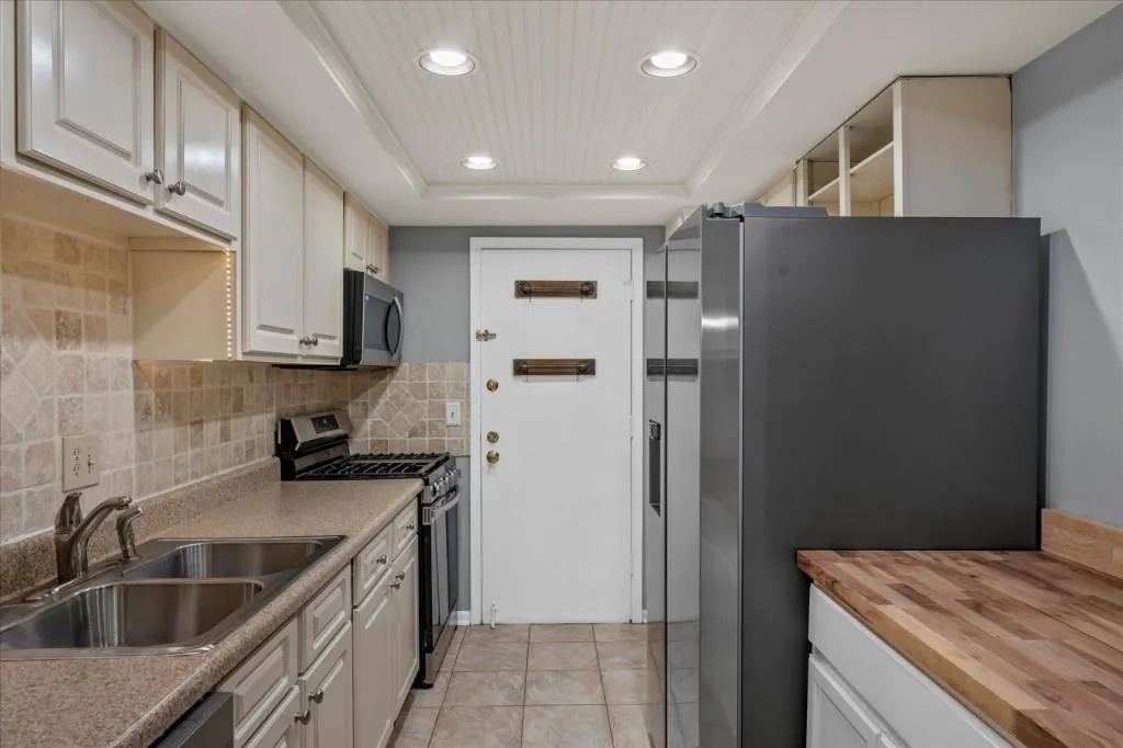 6851 Roswell Road Unit F20, Sandy Springs, Georgia 30328, 3 Bedrooms Bedrooms, ,2 BathroomsBathrooms,Residential,Sold,6851 Roswell Road Unit F20,7269721