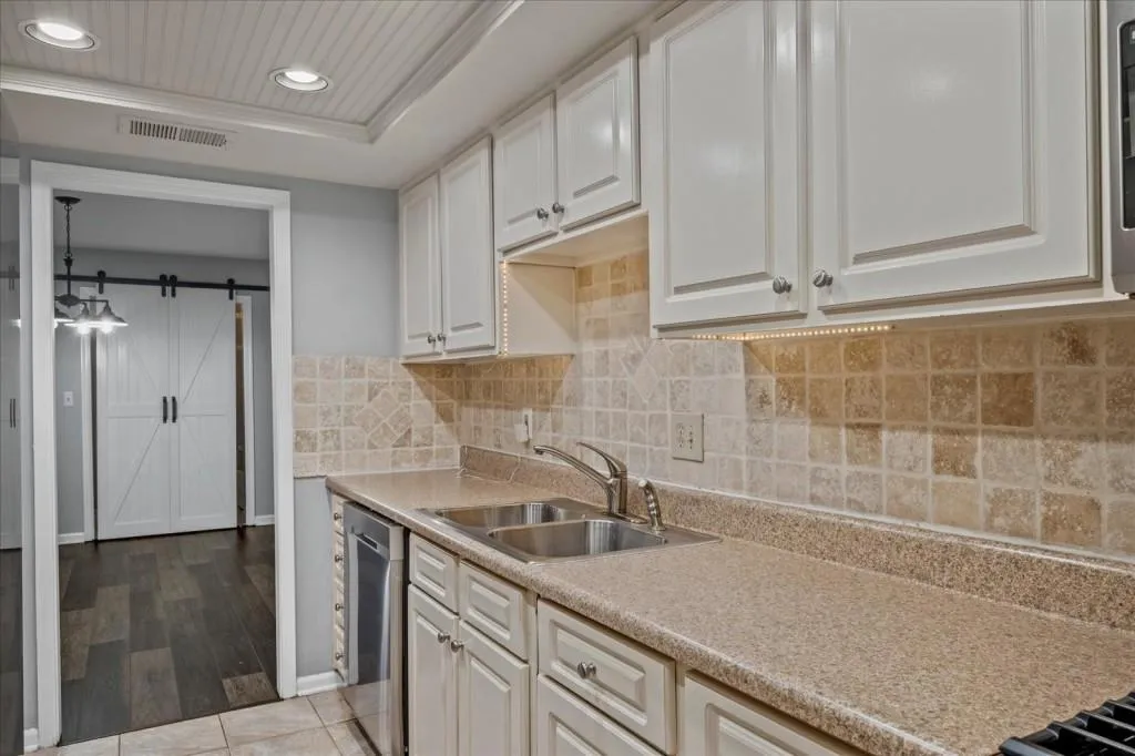 6851 Roswell Road Unit F20, Sandy Springs, Georgia 30328, 3 Bedrooms Bedrooms, ,2 BathroomsBathrooms,Residential,Sold,6851 Roswell Road Unit F20,7269721