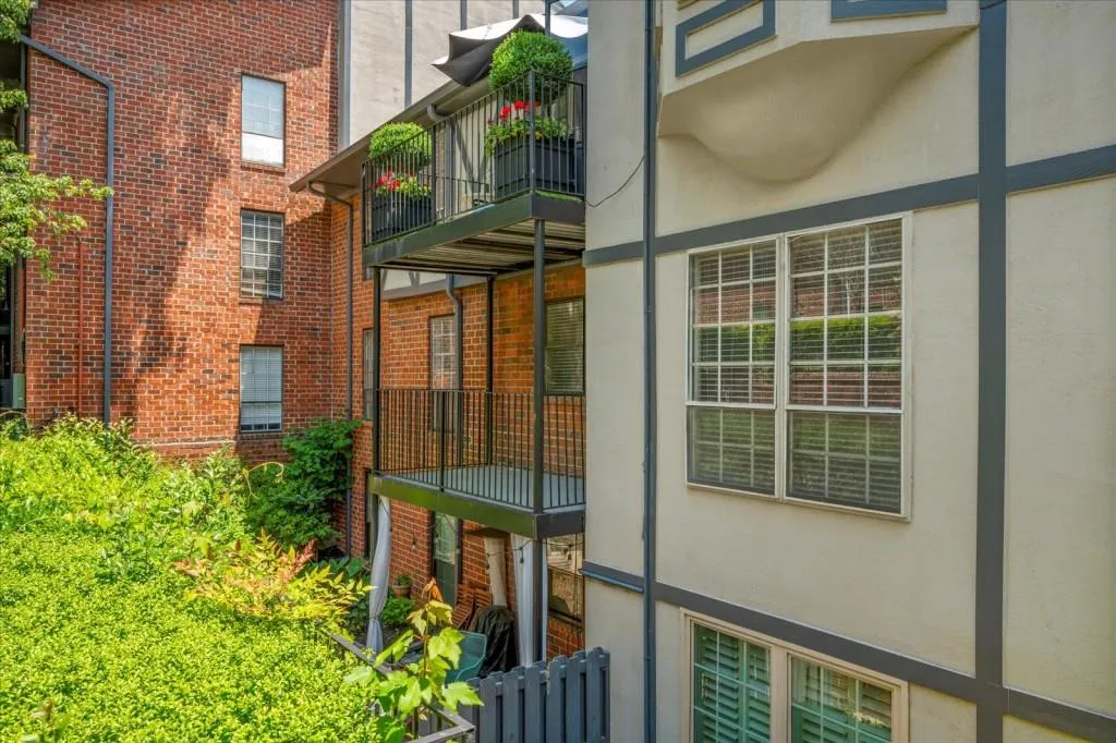 6851 Roswell Road Unit F20, Sandy Springs, Georgia 30328, 3 Bedrooms Bedrooms, ,2 BathroomsBathrooms,Residential,Sold,6851 Roswell Road Unit F20,7269721