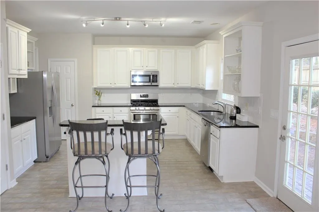 720 Orchard Court, Sandy Springs, Georgia 30328, 3 Bedrooms Bedrooms, ,2 BathroomsBathrooms,Residential,Sold,720 Orchard Court,6829608