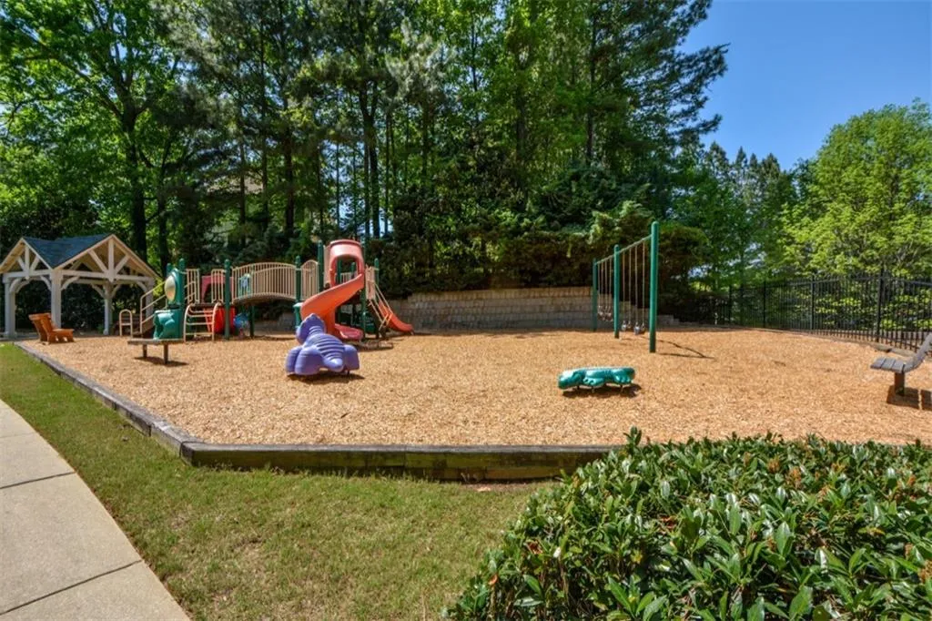 120 Trowbridge Road, Sandy Springs, Georgia 30350, 4 Bedrooms Bedrooms, ,3 BathroomsBathrooms,Residential,Sold,120 Trowbridge Road,7036291