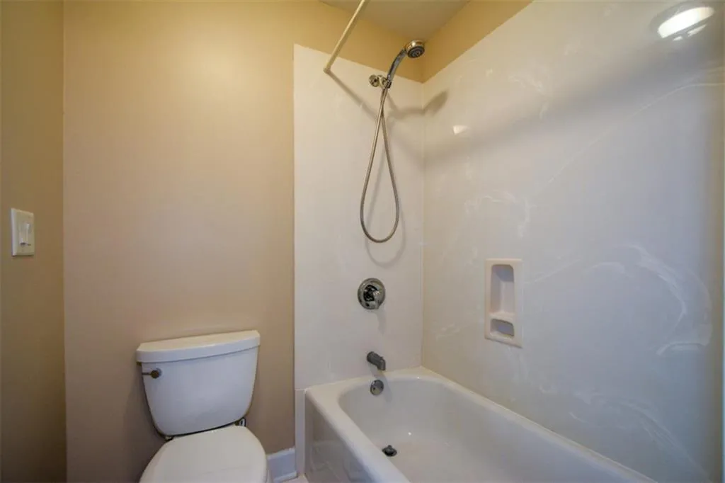 120 Trowbridge Road, Sandy Springs, Georgia 30350, 4 Bedrooms Bedrooms, ,3 BathroomsBathrooms,Residential,Sold,120 Trowbridge Road,7036291