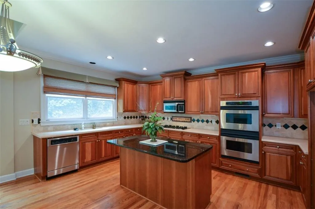 120 Trowbridge Road, Sandy Springs, Georgia 30350, 4 Bedrooms Bedrooms, ,3 BathroomsBathrooms,Residential,Sold,120 Trowbridge Road,7036291