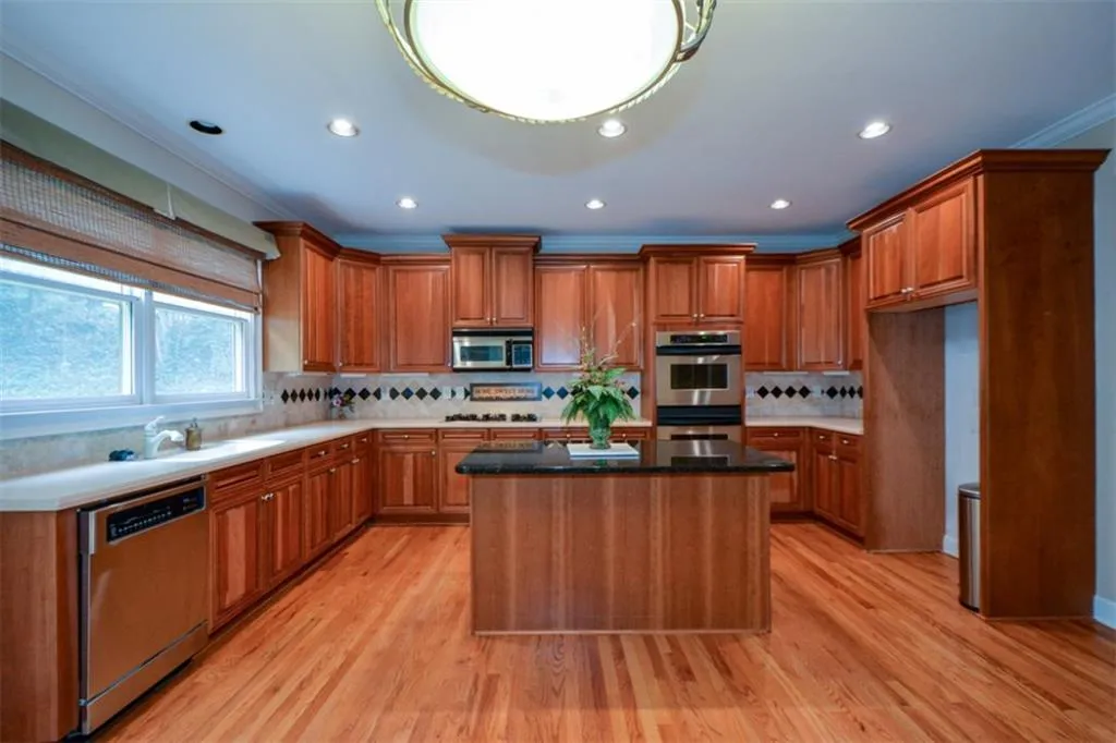 120 Trowbridge Road, Sandy Springs, Georgia 30350, 4 Bedrooms Bedrooms, ,3 BathroomsBathrooms,Residential,Sold,120 Trowbridge Road,7036291