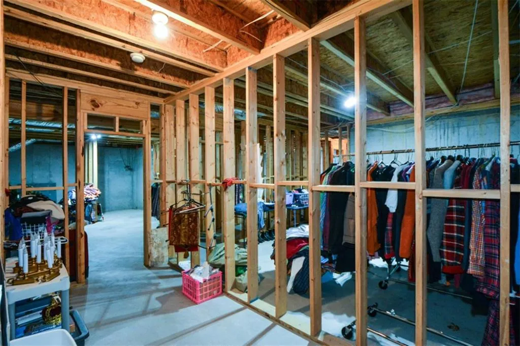 120 Trowbridge Road, Sandy Springs, Georgia 30350, 4 Bedrooms Bedrooms, ,3 BathroomsBathrooms,Residential,Sold,120 Trowbridge Road,7036291