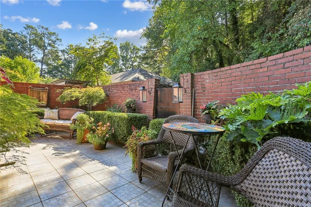 View of patio / terrace featuring an outdoor living space