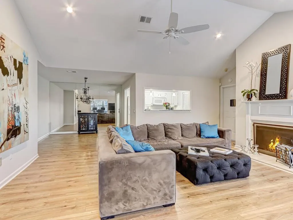 1011 Camden Court Unit 1011, Sandy Springs, Georgia 30327, 2 Bedrooms Bedrooms, ,2 BathroomsBathrooms,Residential,Sold,1011 Camden Court Unit 1011,7001406