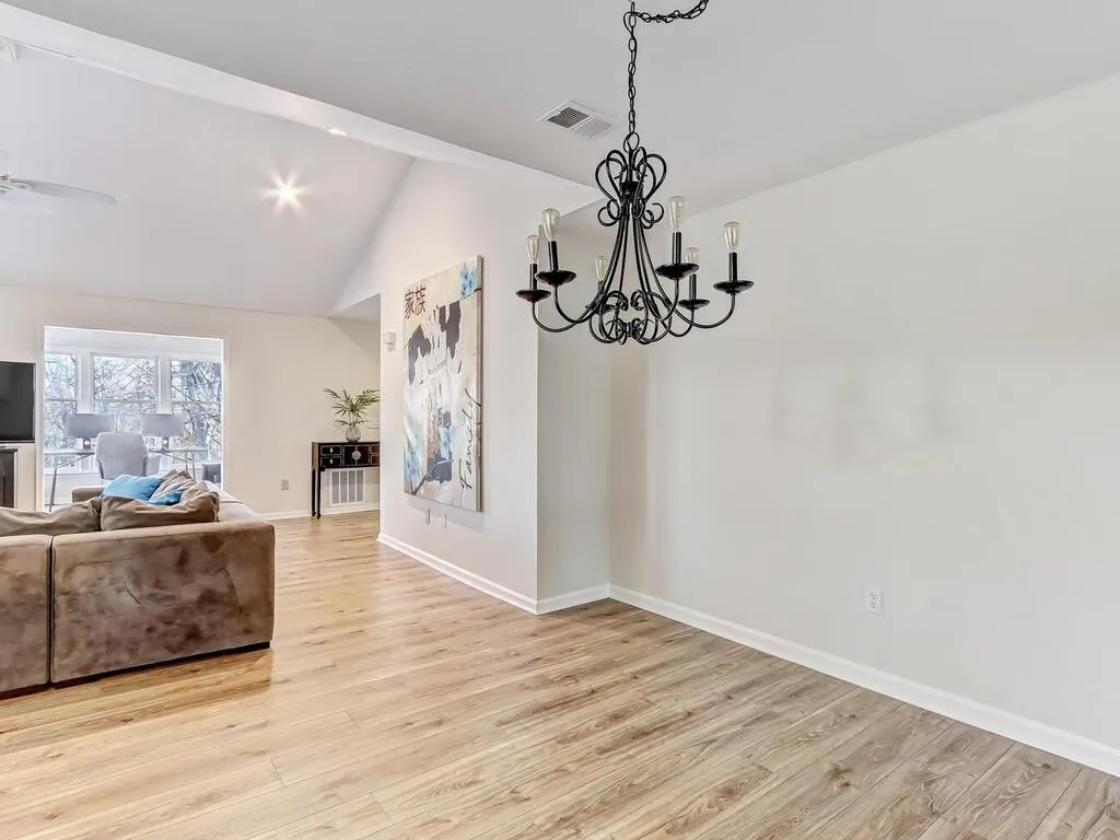 1011 Camden Court Unit 1011, Sandy Springs, Georgia 30327, 2 Bedrooms Bedrooms, ,2 BathroomsBathrooms,Residential,Sold,1011 Camden Court Unit 1011,7001406