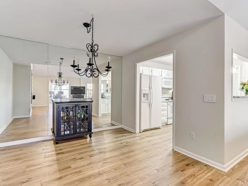 1011 Camden Court Unit 1011, Sandy Springs, Georgia 30327, 2 Bedrooms Bedrooms, ,2 BathroomsBathrooms,Residential,Sold,1011 Camden Court Unit 1011,7001406