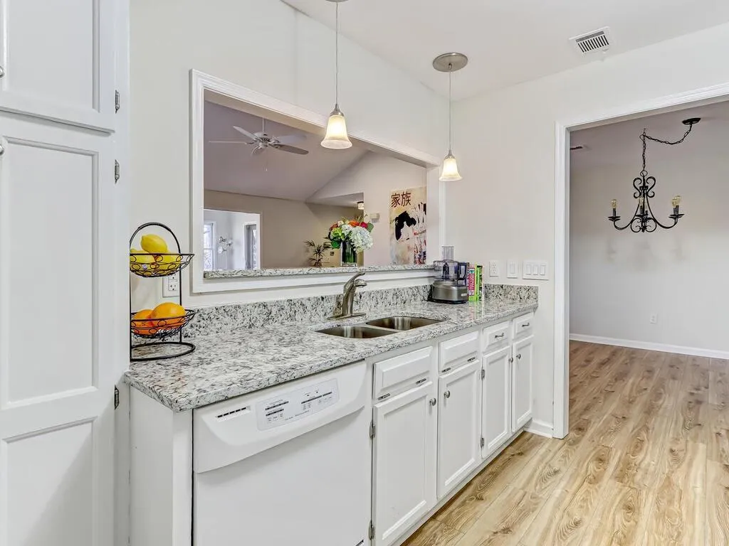 1011 Camden Court Unit 1011, Sandy Springs, Georgia 30327, 2 Bedrooms Bedrooms, ,2 BathroomsBathrooms,Residential,Sold,1011 Camden Court Unit 1011,7001406