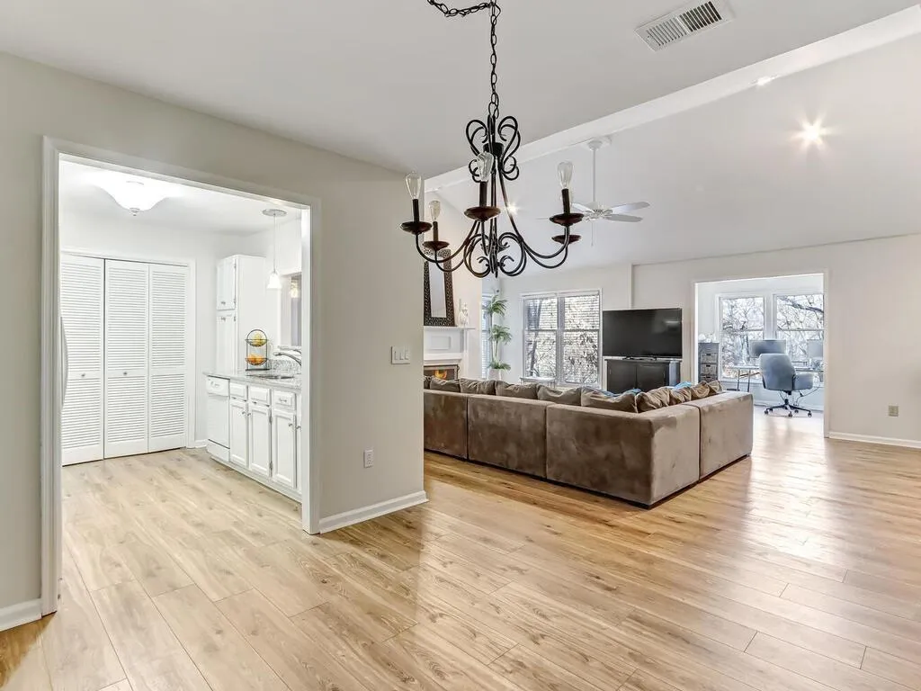 1011 Camden Court Unit 1011, Sandy Springs, Georgia 30327, 2 Bedrooms Bedrooms, ,2 BathroomsBathrooms,Residential,Sold,1011 Camden Court Unit 1011,7001406