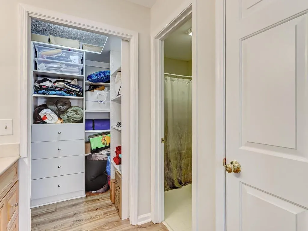 1011 Camden Court Unit 1011, Sandy Springs, Georgia 30327, 2 Bedrooms Bedrooms, ,2 BathroomsBathrooms,Residential,Sold,1011 Camden Court Unit 1011,7001406