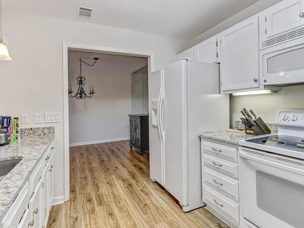 1011 Camden Court Unit 1011, Sandy Springs, Georgia 30327, 2 Bedrooms Bedrooms, ,2 BathroomsBathrooms,Residential,Sold,1011 Camden Court Unit 1011,7001406