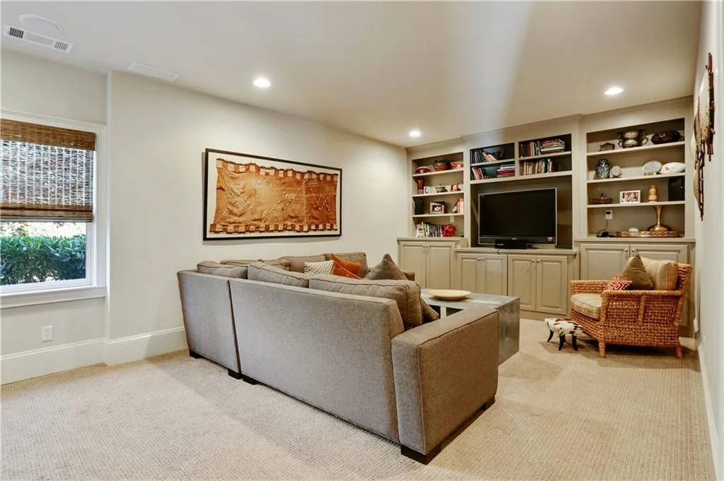 30 Brookside Walk, Atlanta, Georgia 30342, 6 Bedrooms Bedrooms, ,6 BathroomsBathrooms,Residential,Sold,30 Brookside Walk,5799502