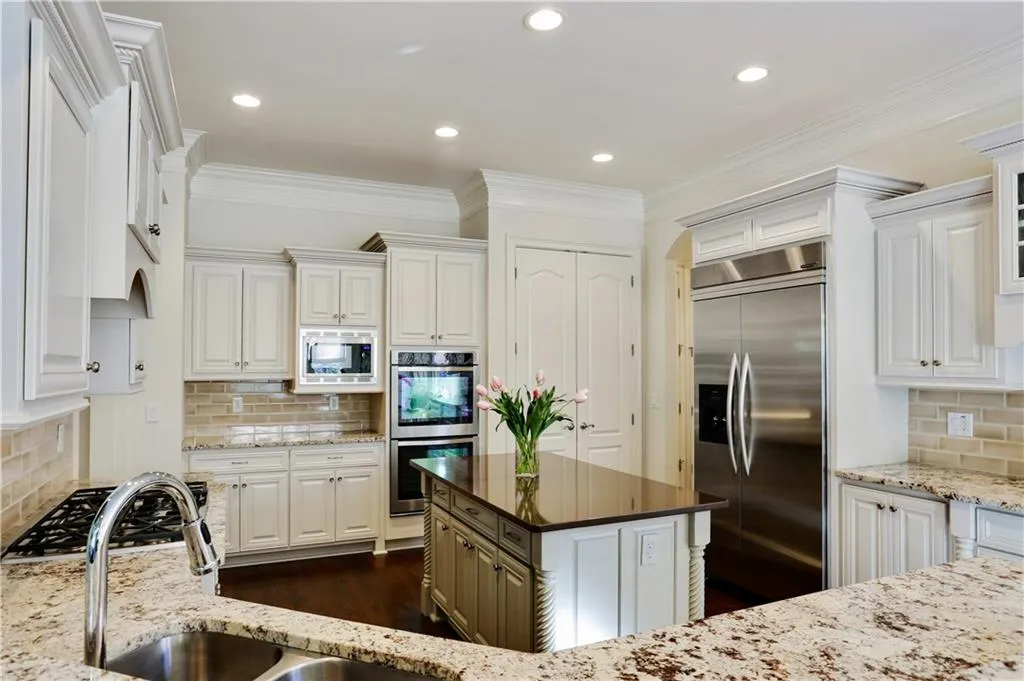 30 Brookside Walk, Atlanta, Georgia 30342, 6 Bedrooms Bedrooms, ,6 BathroomsBathrooms,Residential,Sold,30 Brookside Walk,5799502