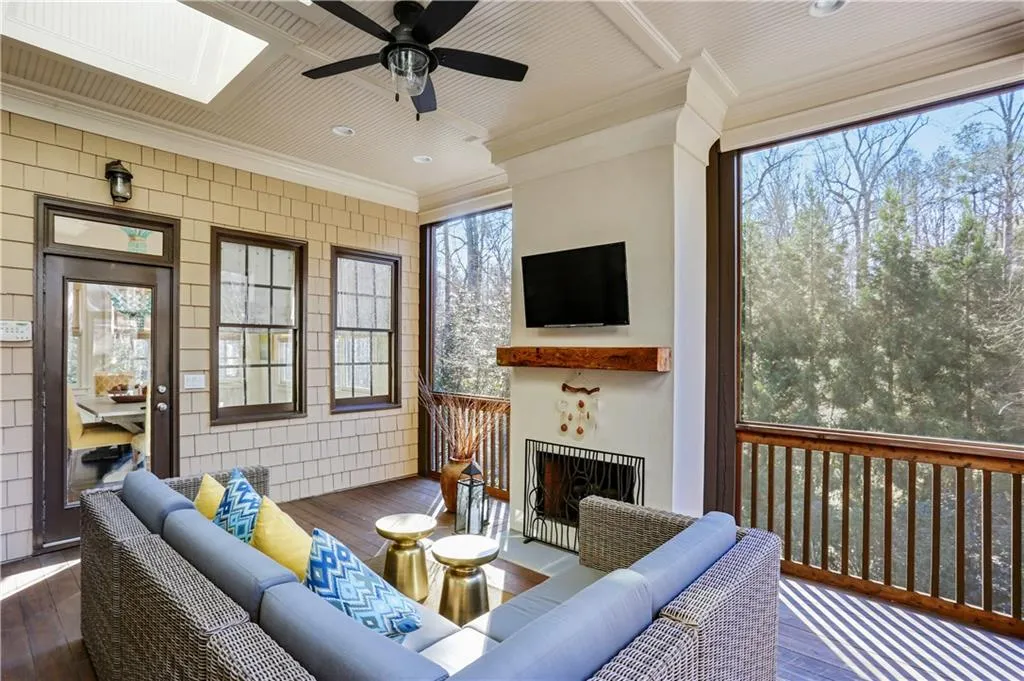 30 Brookside Walk, Atlanta, Georgia 30342, 6 Bedrooms Bedrooms, ,6 BathroomsBathrooms,Residential,Sold,30 Brookside Walk,5799502