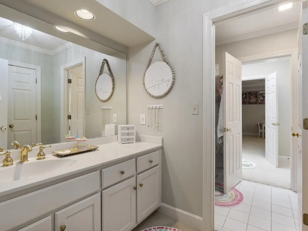 5 Powers Chase Circle, Sandy Springs, Georgia 30327, 5 Bedrooms Bedrooms, ,5 BathroomsBathrooms,Residential,Sold,5 Powers Chase Circle,7106039