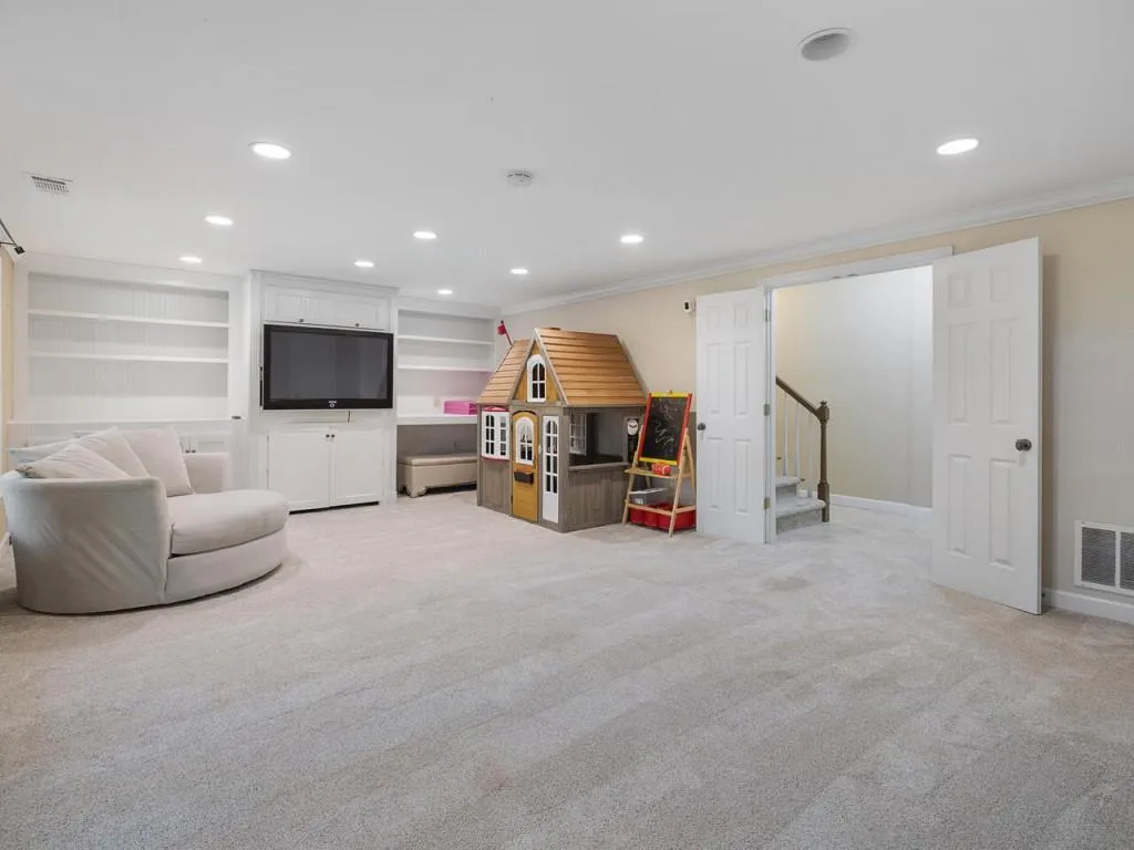 5 Powers Chase Circle, Sandy Springs, Georgia 30327, 5 Bedrooms Bedrooms, ,5 BathroomsBathrooms,Residential,Sold,5 Powers Chase Circle,7106039