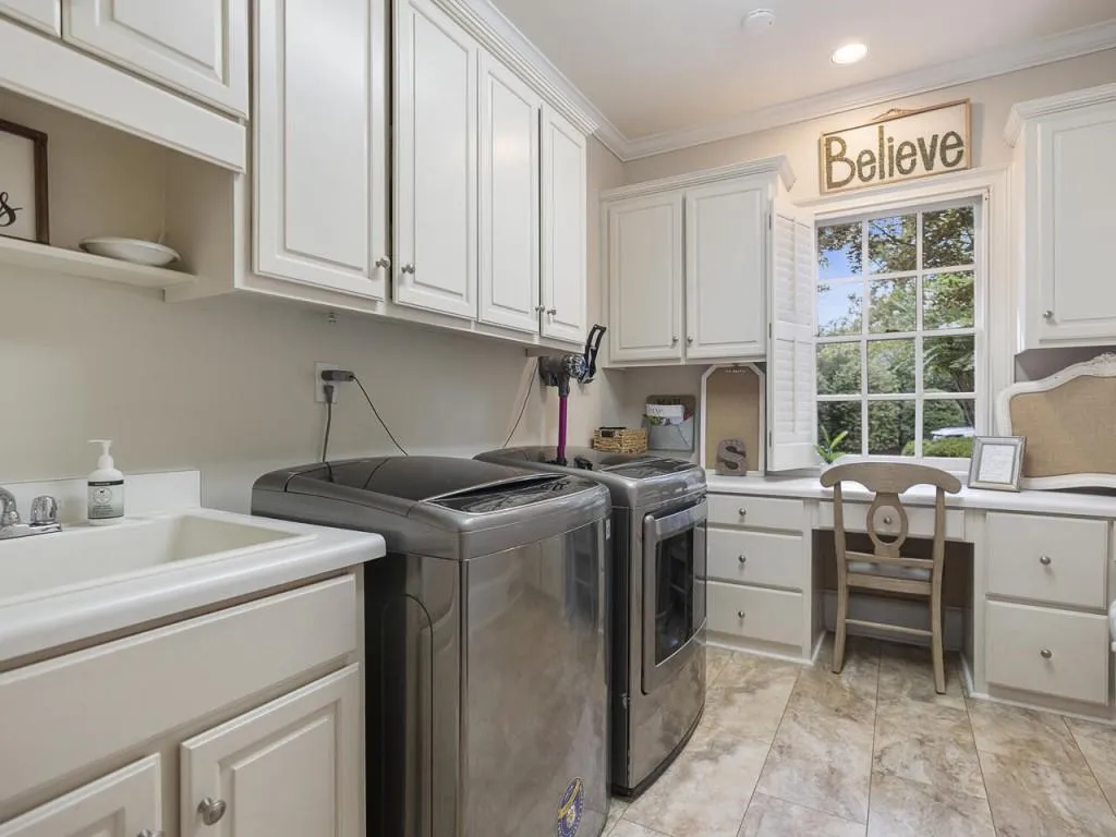 5 Powers Chase Circle, Sandy Springs, Georgia 30327, 5 Bedrooms Bedrooms, ,5 BathroomsBathrooms,Residential,Sold,5 Powers Chase Circle,7106039