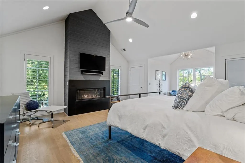 primary suite with fireplace
