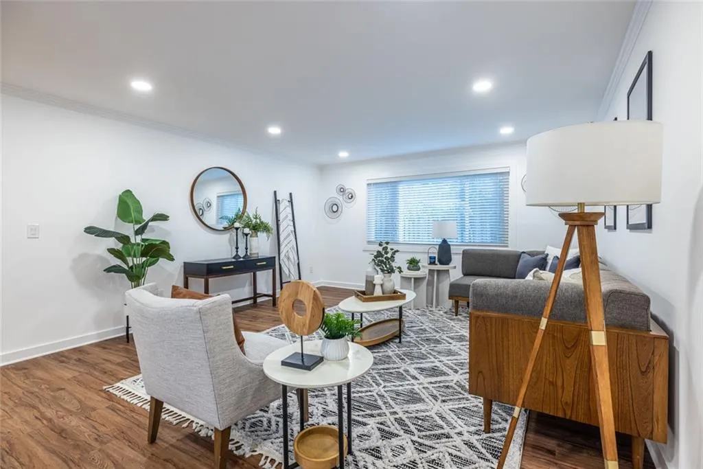 115 Biscayne Drive Nw Unit F10, Atlanta, Georgia 30309, 3 Bedrooms Bedrooms, ,2 BathroomsBathrooms,Residential,For Sale,115 Biscayne Drive Nw Unit F10,7593890