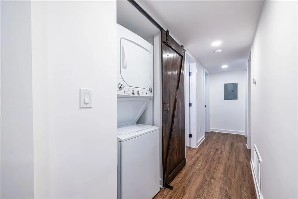 115 Biscayne Drive Nw Unit F10, Atlanta, Georgia 30309, 3 Bedrooms Bedrooms, ,2 BathroomsBathrooms,Residential,For Sale,115 Biscayne Drive Nw Unit F10,7593890