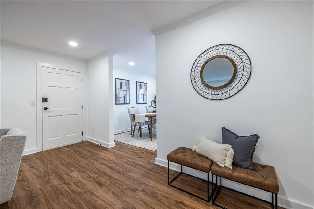 115 Biscayne Drive Nw Unit F10, Atlanta, Georgia 30309, 3 Bedrooms Bedrooms, ,2 BathroomsBathrooms,Residential,For Sale,115 Biscayne Drive Nw Unit F10,7593890