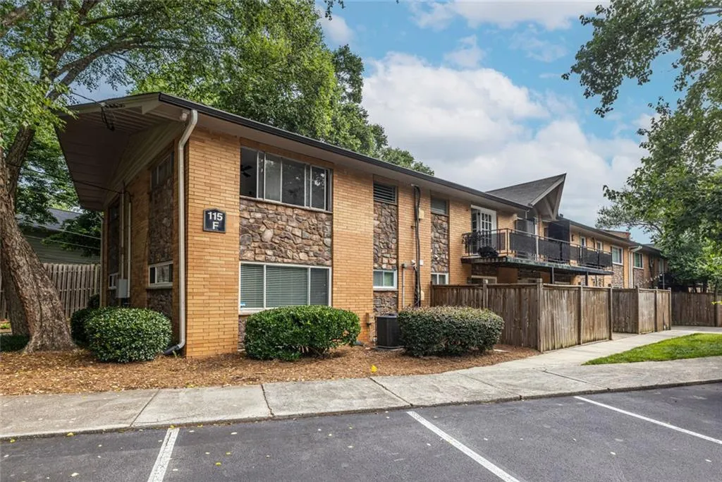 115 Biscayne Drive Nw Unit F10, Atlanta, Georgia 30309, 3 Bedrooms Bedrooms, ,2 BathroomsBathrooms,Residential,For Sale,115 Biscayne Drive Nw Unit F10,7593890