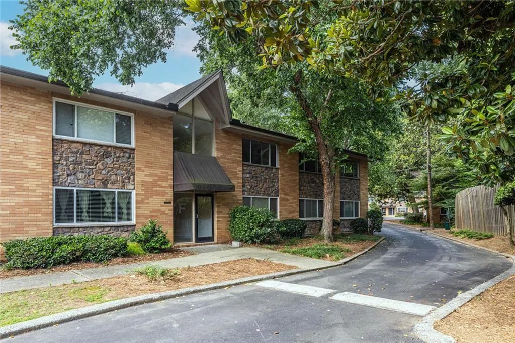 115 Biscayne Drive Nw Unit F10, Atlanta, Georgia 30309, 3 Bedrooms Bedrooms, ,2 BathroomsBathrooms,Residential,For Sale,115 Biscayne Drive Nw Unit F10,7593890