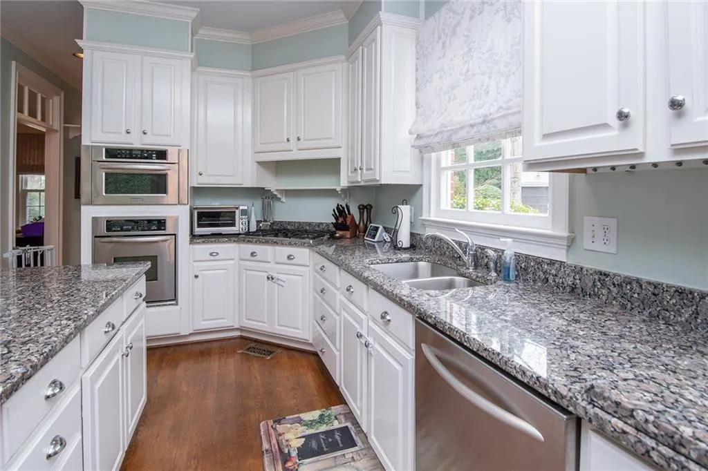 60 Old Vermont Place, Sandy Springs, Georgia 30328, 5 Bedrooms Bedrooms, ,5 BathroomsBathrooms,Residential,Sold,60 Old Vermont Place,6849947