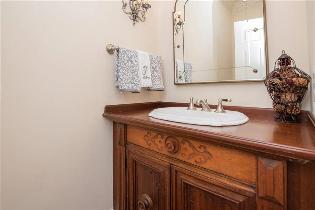 60 Old Vermont Place, Sandy Springs, Georgia 30328, 5 Bedrooms Bedrooms, ,5 BathroomsBathrooms,Residential,Sold,60 Old Vermont Place,6849947