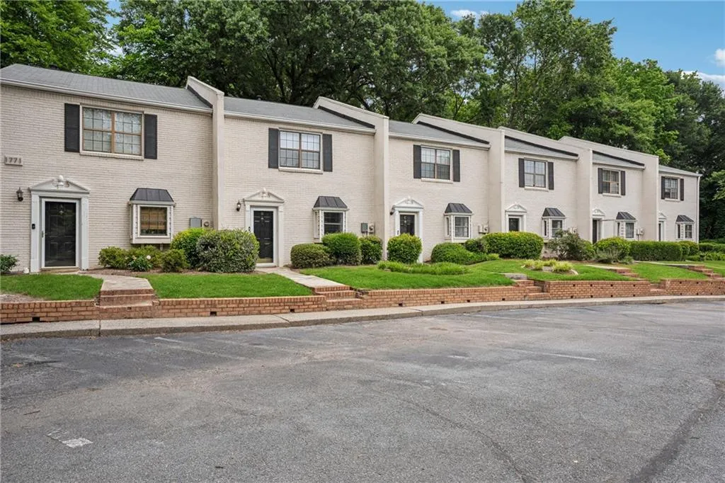 1771 Defoor Avenue Nw Unit D, Atlanta, Georgia 30318, 2 Bedrooms Bedrooms, ,2 BathroomsBathrooms,Residential,For Sale,1771 Defoor Avenue Nw Unit D,7643526