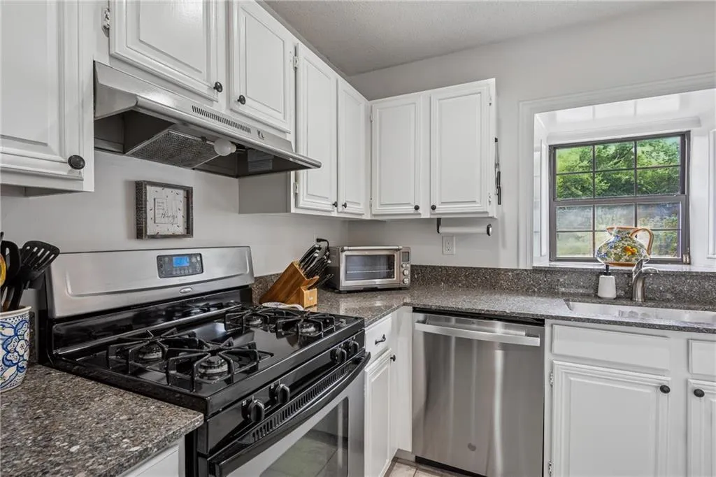 1771 Defoor Avenue Nw Unit D, Atlanta, Georgia 30318, 2 Bedrooms Bedrooms, ,2 BathroomsBathrooms,Residential,For Sale,1771 Defoor Avenue Nw Unit D,7643526