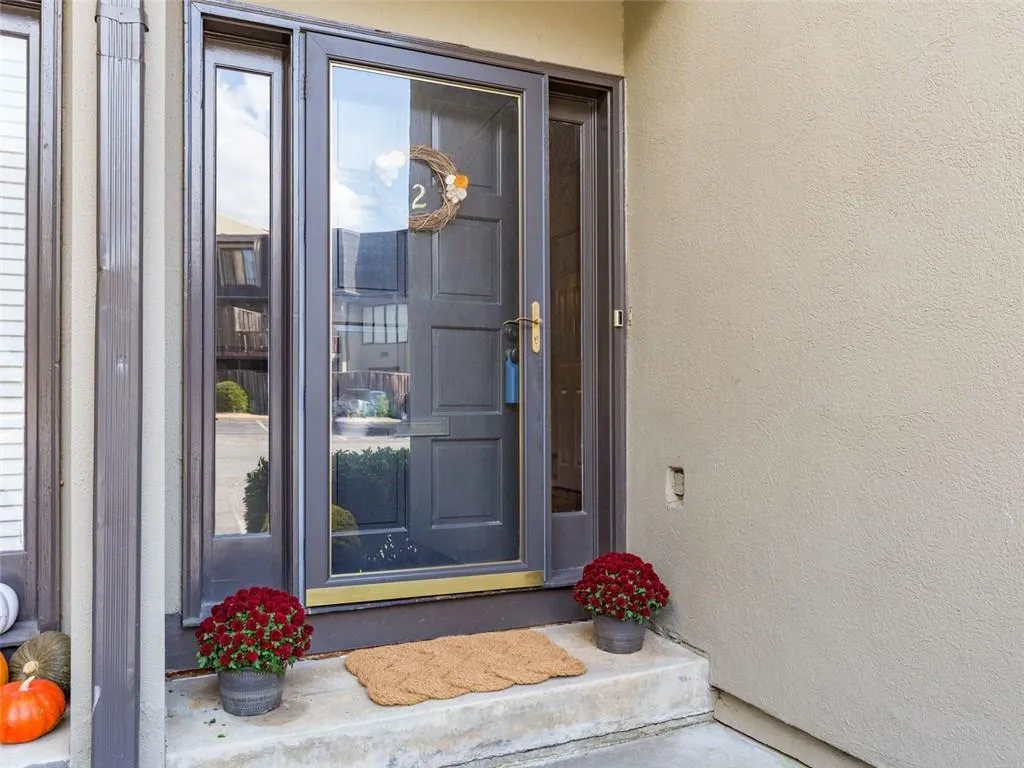 2 Ivy Ridge Ne Unit 2, Atlanta, Georgia 30342, 3 Bedrooms Bedrooms, ,3 BathroomsBathrooms,Residential,Sold,2 Ivy Ridge Ne Unit 2,5769620