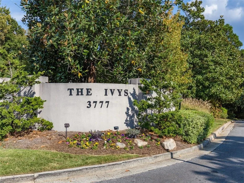 2 Ivy Ridge Ne Unit 2, Atlanta, Georgia 30342, 3 Bedrooms Bedrooms, ,3 BathroomsBathrooms,Residential,Sold,2 Ivy Ridge Ne Unit 2,5769620
