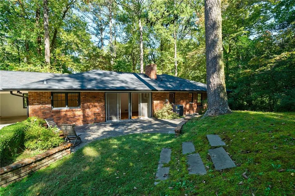 290 Amberidge Trail, Sandy Springs, Georgia 30328, 3 Bedrooms Bedrooms, ,2 BathroomsBathrooms,Residential,Sold,290 Amberidge Trail,6799049