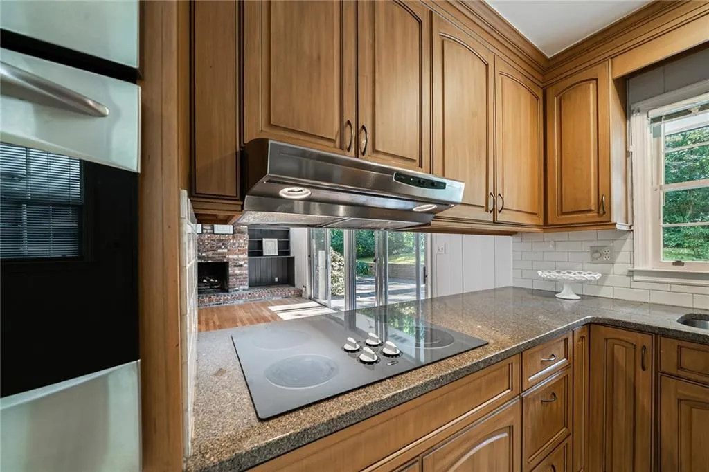 290 Amberidge Trail, Sandy Springs, Georgia 30328, 3 Bedrooms Bedrooms, ,2 BathroomsBathrooms,Residential,Sold,290 Amberidge Trail,6799049