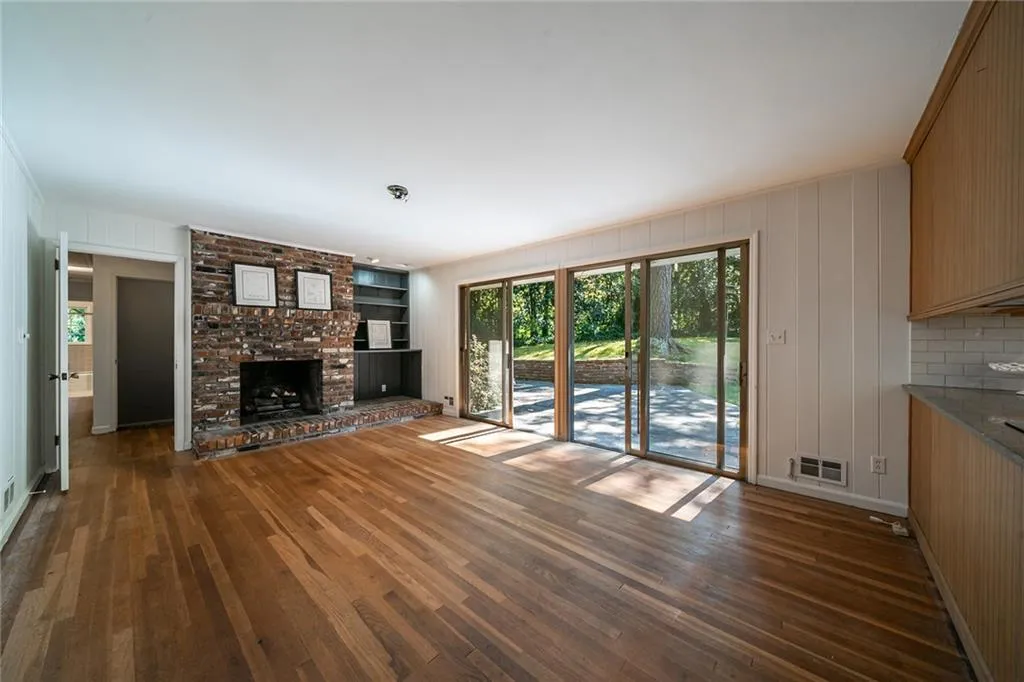 290 Amberidge Trail, Sandy Springs, Georgia 30328, 3 Bedrooms Bedrooms, ,2 BathroomsBathrooms,Residential,Sold,290 Amberidge Trail,6799049