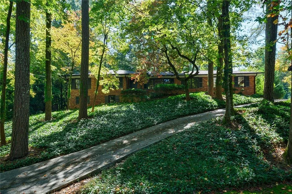 290 Amberidge Trail, Sandy Springs, Georgia 30328, 3 Bedrooms Bedrooms, ,2 BathroomsBathrooms,Residential,Sold,290 Amberidge Trail,6799049