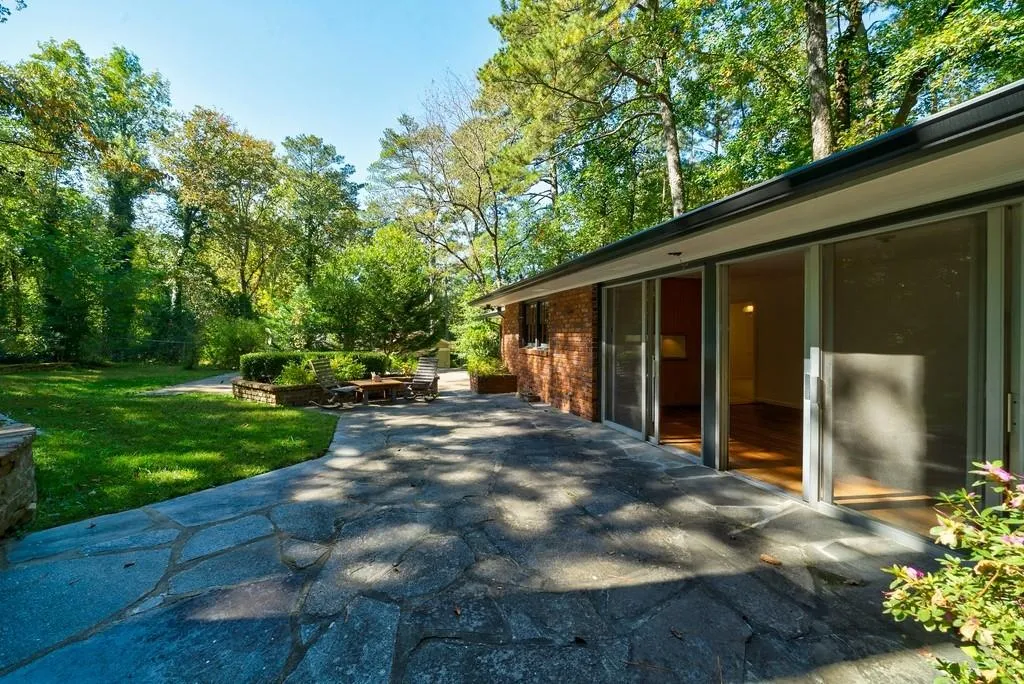 290 Amberidge Trail, Sandy Springs, Georgia 30328, 3 Bedrooms Bedrooms, ,2 BathroomsBathrooms,Residential,Sold,290 Amberidge Trail,6799049