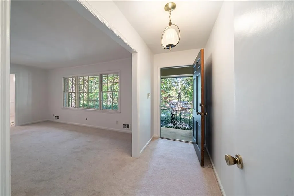 290 Amberidge Trail, Sandy Springs, Georgia 30328, 3 Bedrooms Bedrooms, ,2 BathroomsBathrooms,Residential,Sold,290 Amberidge Trail,6799049