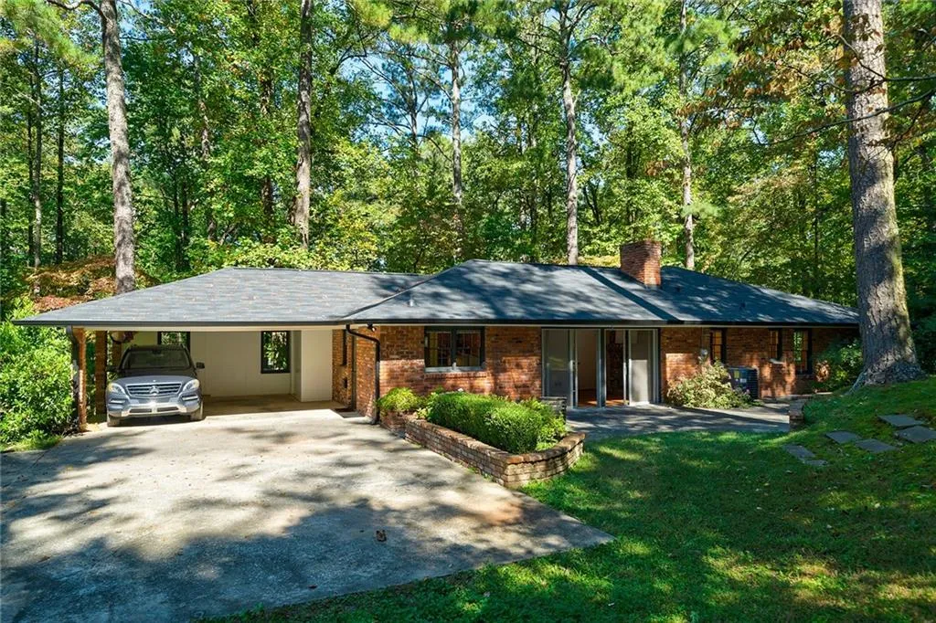 290 Amberidge Trail, Sandy Springs, Georgia 30328, 3 Bedrooms Bedrooms, ,2 BathroomsBathrooms,Residential,Sold,290 Amberidge Trail,6799049