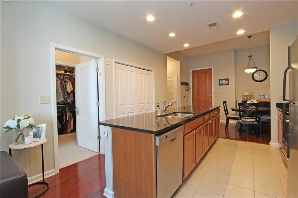 3040 Peachtree Road Nw Unit 1501, Atlanta, Georgia 30305, 1 Bedroom Bedrooms, ,1 BathroomBathrooms,Residential,Sold,3040 Peachtree Road Nw Unit 1501,5843856