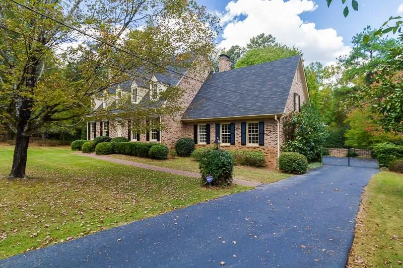 333 Glencastle Drive, Atlanta, Georgia 30327, 4 Bedrooms Bedrooms, ,3 BathroomsBathrooms,Residential,Sold,333 Glencastle Drive,5765512
