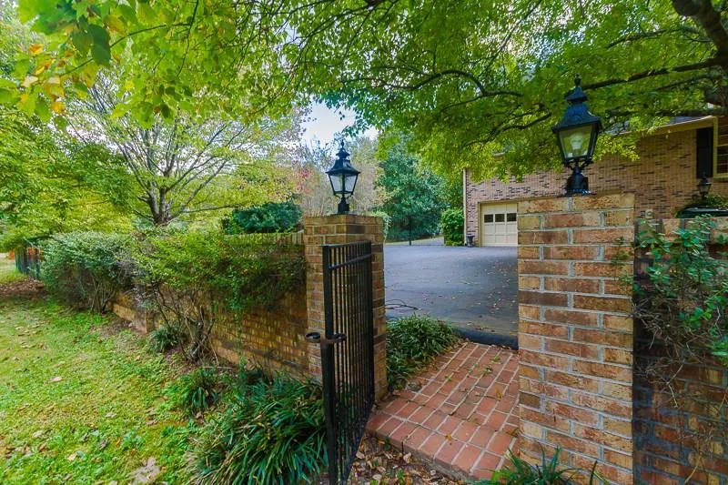 333 Glencastle Drive, Atlanta, Georgia 30327, 4 Bedrooms Bedrooms, ,3 BathroomsBathrooms,Residential,Sold,333 Glencastle Drive,5765512