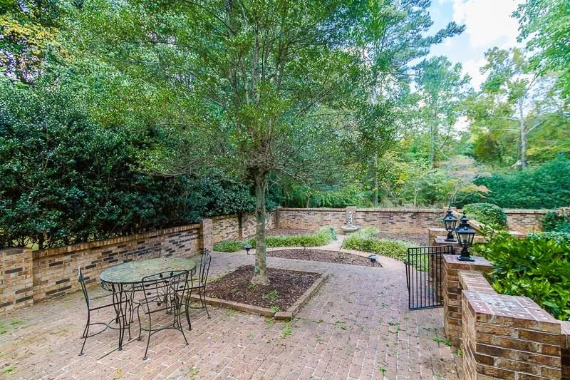 333 Glencastle Drive, Atlanta, Georgia 30327, 4 Bedrooms Bedrooms, ,3 BathroomsBathrooms,Residential,Sold,333 Glencastle Drive,5765512