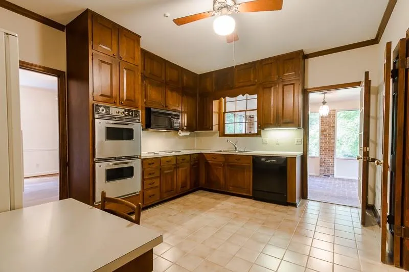 333 Glencastle Drive, Atlanta, Georgia 30327, 4 Bedrooms Bedrooms, ,3 BathroomsBathrooms,Residential,Sold,333 Glencastle Drive,5765512